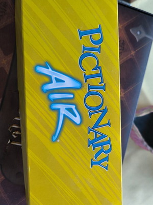 Pictionary Air board game like new