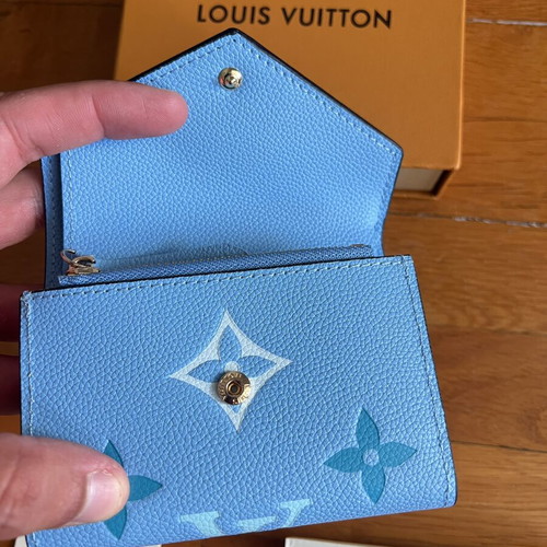 Louis Vuitton wallet like new, blue