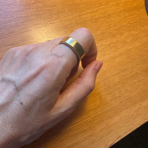 Oura Ring 4 Gold size 10 like new with charger