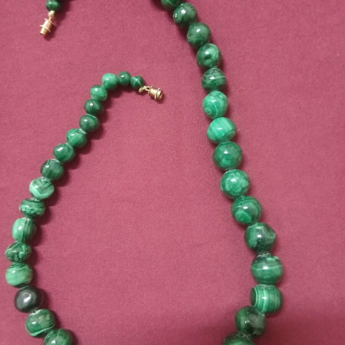 Vintage necklace with malachite semiprecious stones, like new