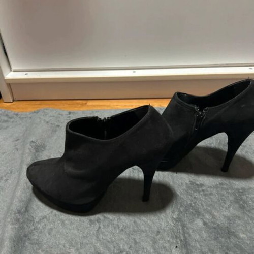 Migato stiletto suede ankle boots size 39 like new, black