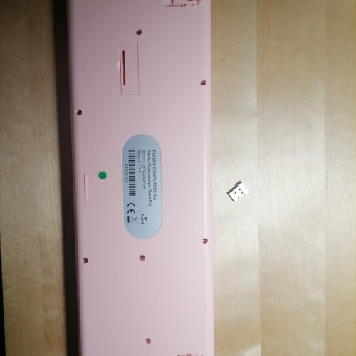 Wireless pink keyboard like new, full size with white round keys