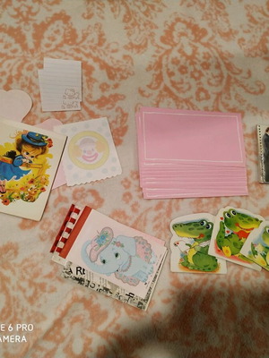 Letter writing set like new with 17 envelopes and 9 small pads