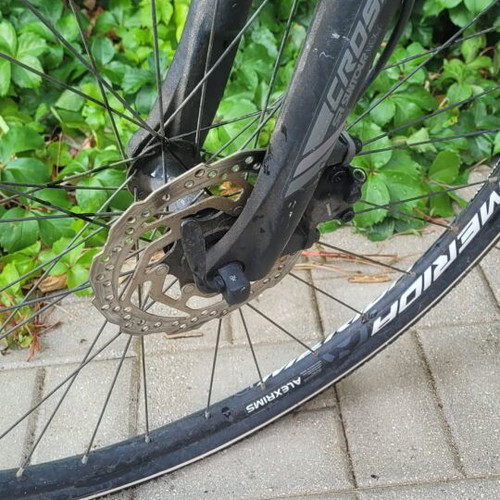 Merida Crossway 20-D cross trekking bike like new with pump and helmet