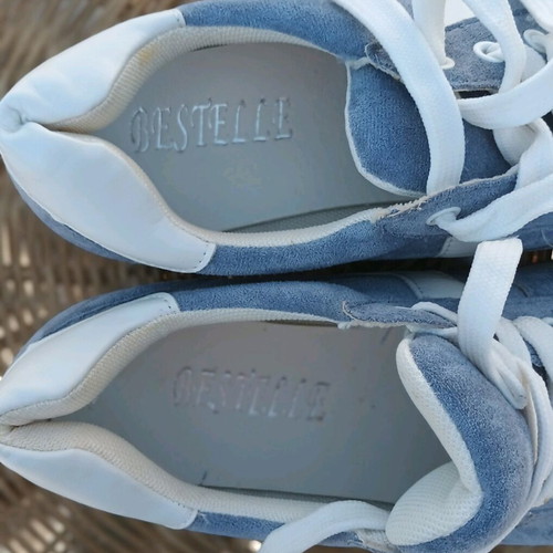 Athletic shoes new, blue, size 38 with stable platform