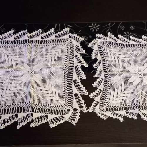 Handmade crochet table linens set of 2 like new