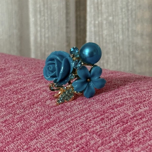 Adjustable turquoise ring like new