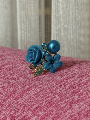 Adjustable turquoise ring like new