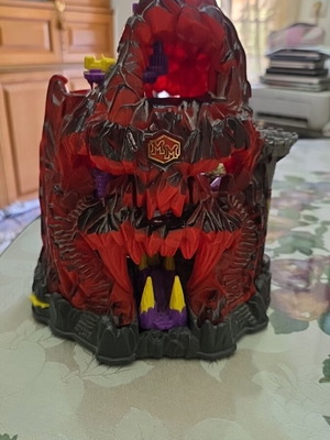 Mighty Max Skull Mountain Playset used