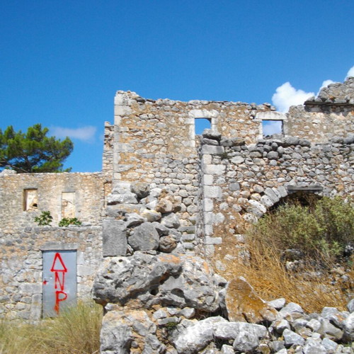 Building with traditional Mani tower on 250 m² plot in Dryalos
