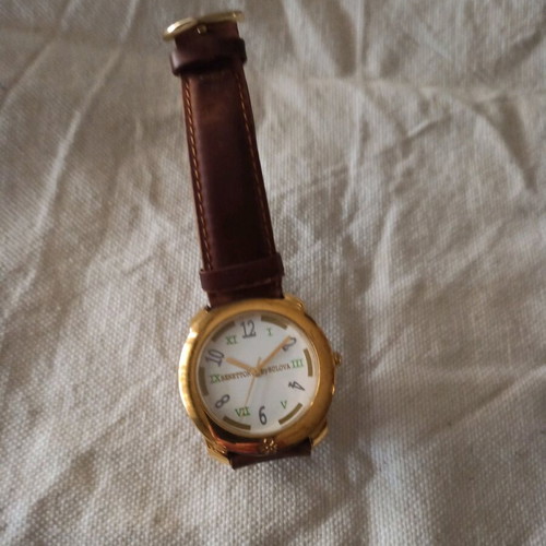 Benetton unisex watch like new, gold color