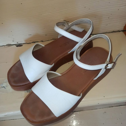Ragazza leather sandals size 39, white with brown sole