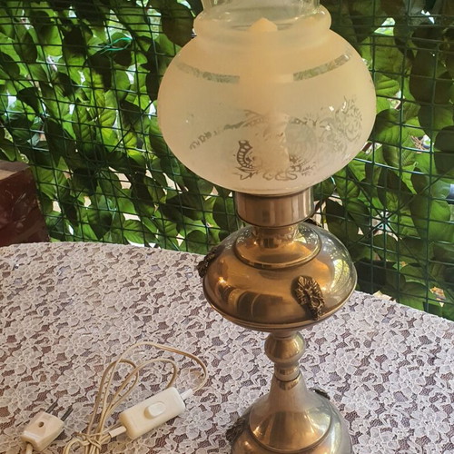 Lamp like new with glass shade, height 45 cm