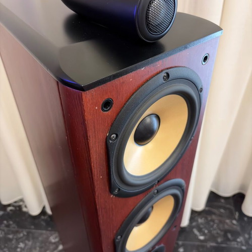 Roister Status 8 floor-standing speakers like new, solid beech wood