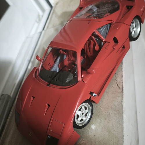 Ferrari F40 BBurago 1:18 model car, red, detailed interior