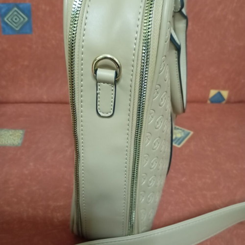 Verde laptop bag like new, beige