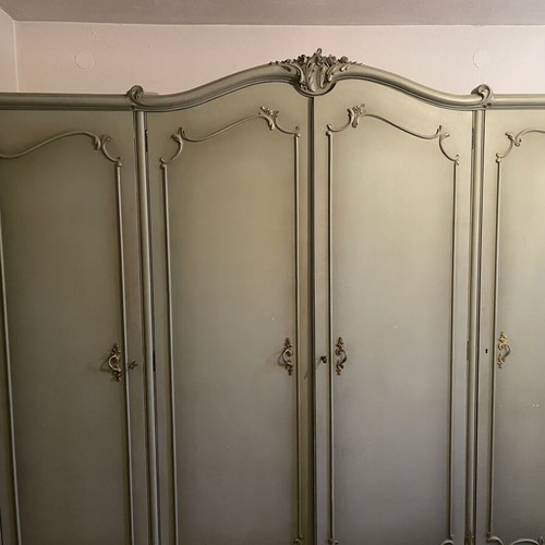 Wardrobe with carvings in chalk paint, like new