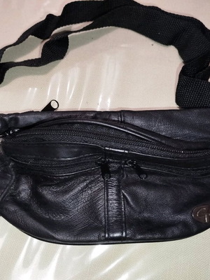 Leather waist bag banana style black like new