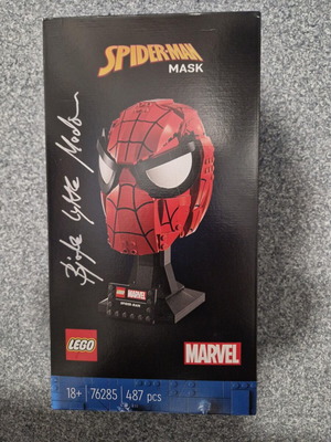 Lego Marvel Spider-Mans Mask 76285 new, signed by designer