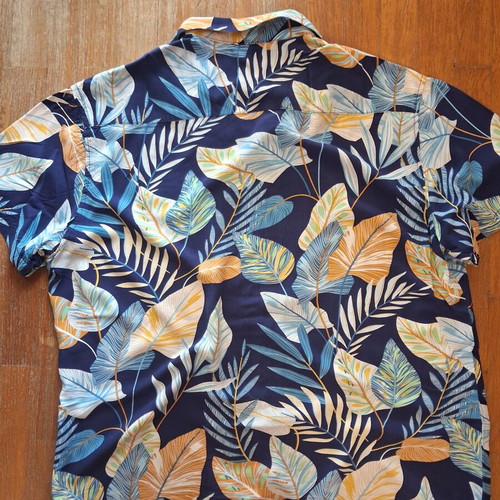 Men's summer shirt multicolor like new, size XL fitting large