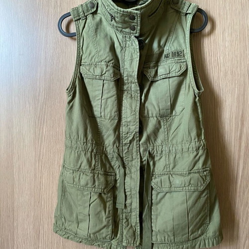 Abercrombie & Fitch women's sleeveless vest khaki like new, small
