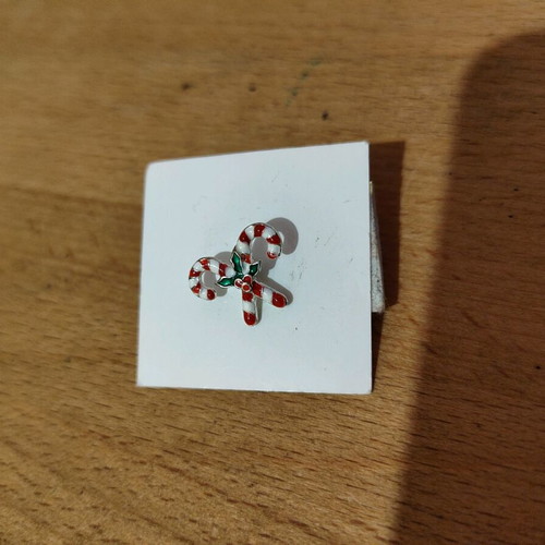 Christmas pin like new