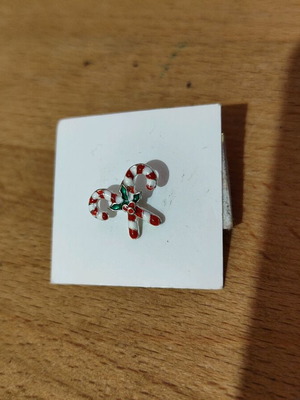 Christmas pin like new