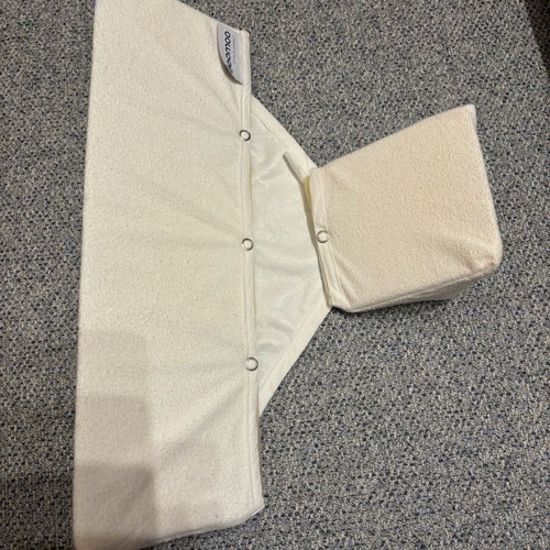 Baby sleep doomoo wedge pillow like new
