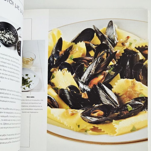 Pasta cookbook like new, Mondadori 2008