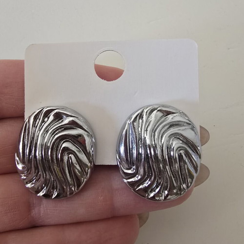 Vintage style silver chunky earrings with wavy design new