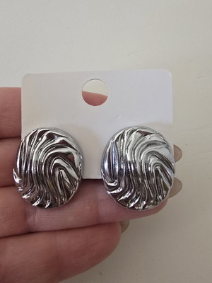 Vintage style silver chunky earrings with wavy design new