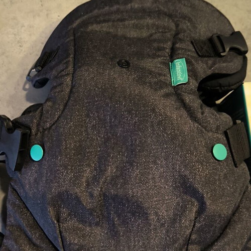 Infantino Flip 4-in-1 Convertible Carrier like new