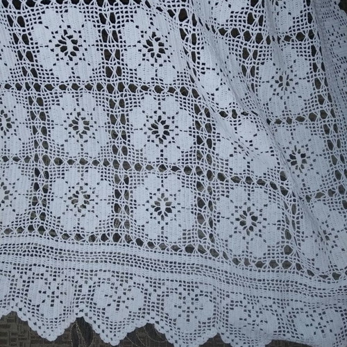 Handmade crochet tablecloth used, dimensions 1.00x1.05