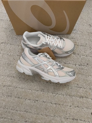 Asics Gel 1130 παπούτσια καινούργια, άσπρα και ροζ, νούμερα 38 & 39.5