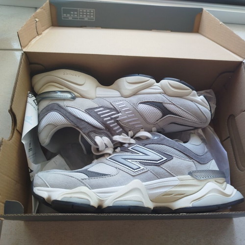 New Balance 9060 MSH sneakers, white and grey, size 41