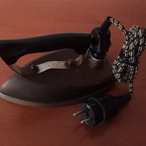 Vintage Electric Antique Iron 1960 like new
