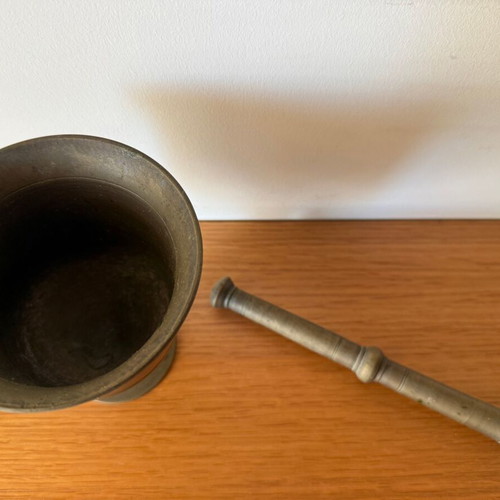Bronze mortar and pestle, 11.5 x 10 cm