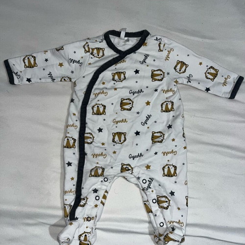 Baby rompers 3m like new for boy or girl