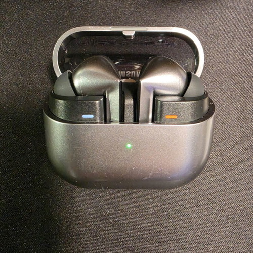 Samsung Galaxy Buds 3 Pro like new earbuds with warranty
