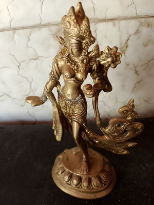 Green Tara dancing like new