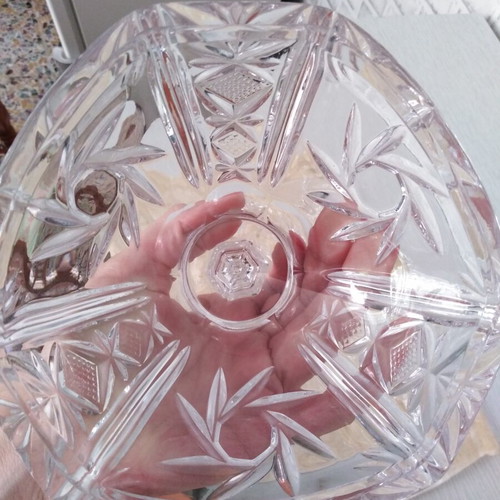 Vintage crystal bonbonniere with lid and three decorative feet