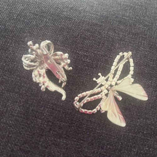 Pins new, 2 pcs, butterfly and flower with stones