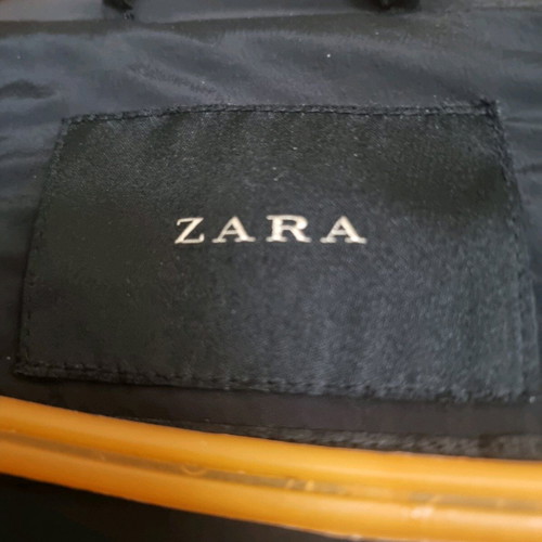 Zara men's puffer jacket black like new, water-repellent