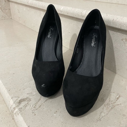 Black high heels like new, size 38