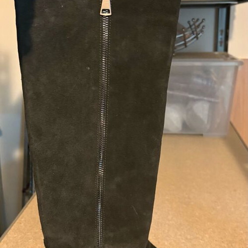 Black boots size 38 like new, leather and suede