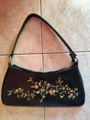 Aldo black shoulder bag like new with embroidery