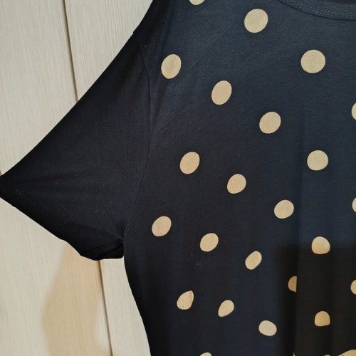 Black oversized t-shirt with gold/beige polka dots and butterflies like new