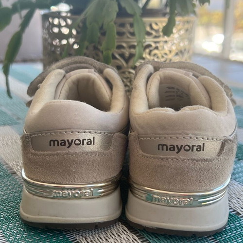 Mayoral sneakers 21 like new, neutral color, anatomical
