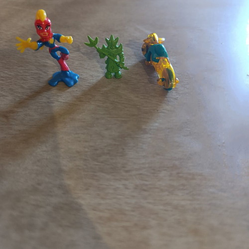 Set of 3 figures like new, including Spiderman, Kinder, motorcycle