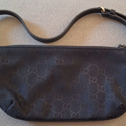 Gucci shoulder bag slightly used, black